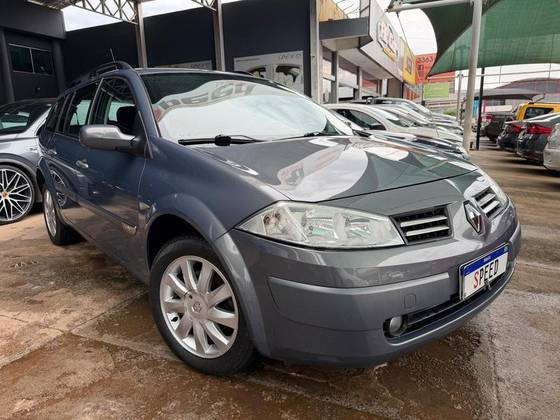 RENAULT MEGANE 1.6 DYNAMIQUE GRAND TOUR 16V FLEX 4P MANUAL RENAULT MEGANE 1.6 DYNAMIQUE GRAND TOUR 16V FLEX 4P MANUAL